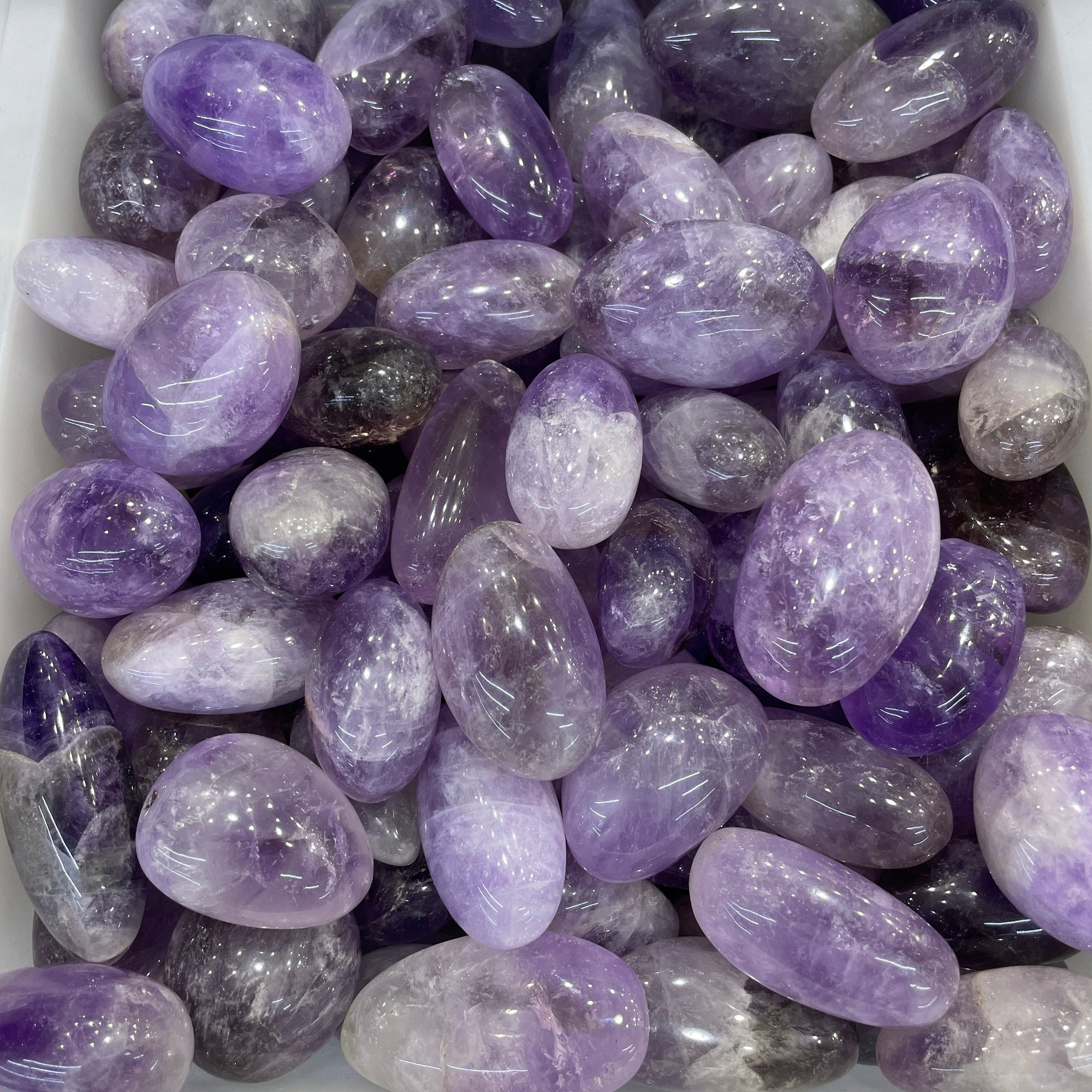 Pietra levigata di ametista