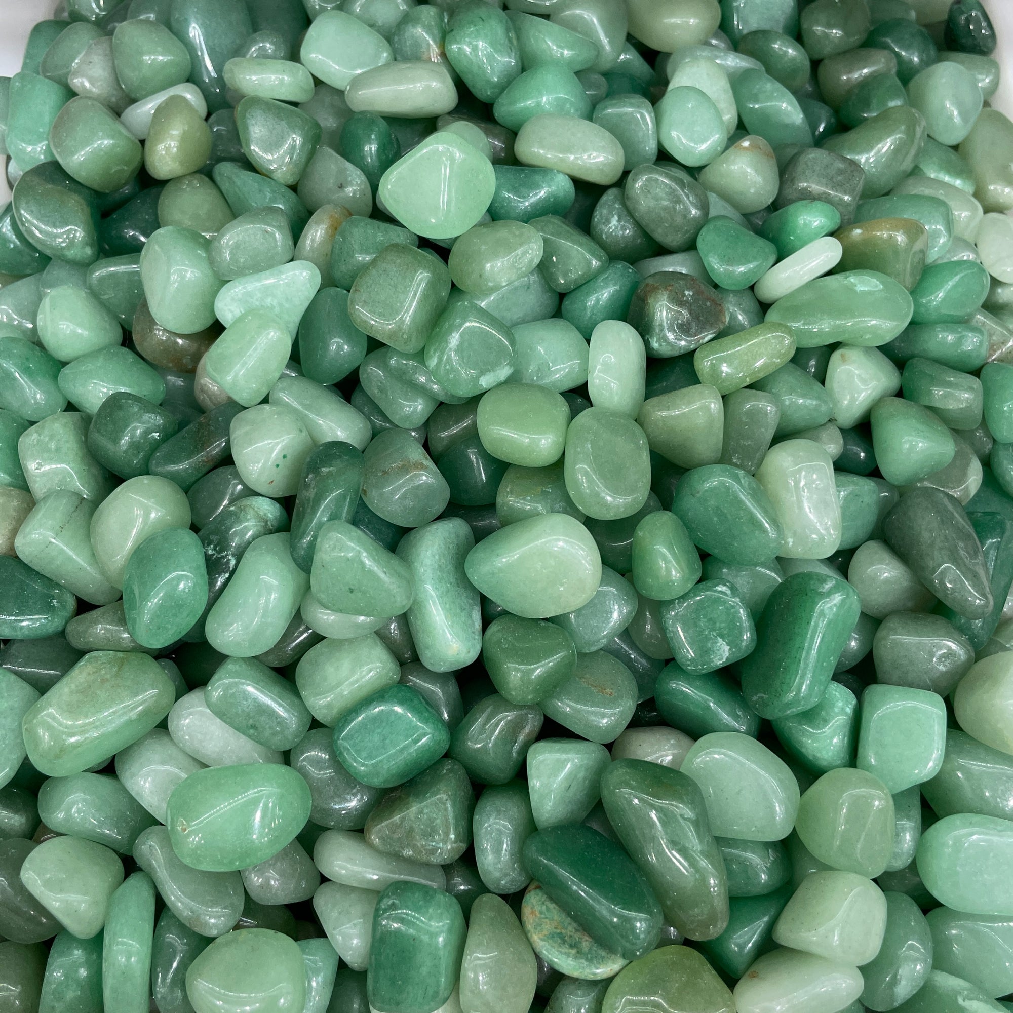 Pietra levigata di avventurina verde