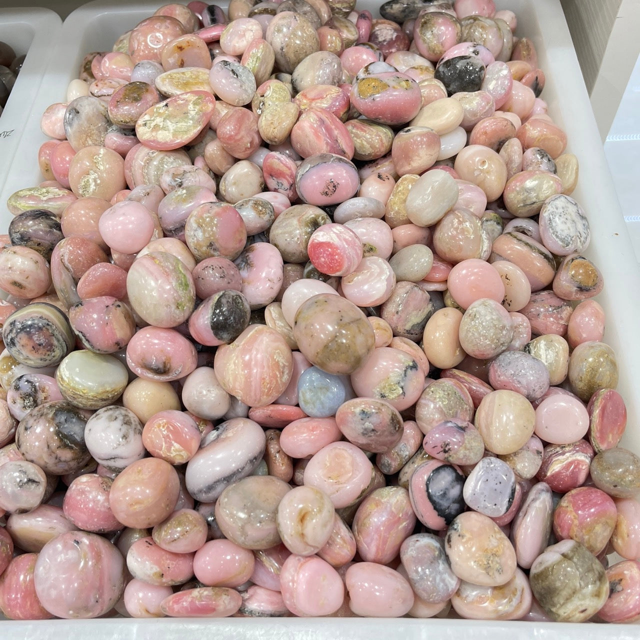 Pietra levigata in opale rosa