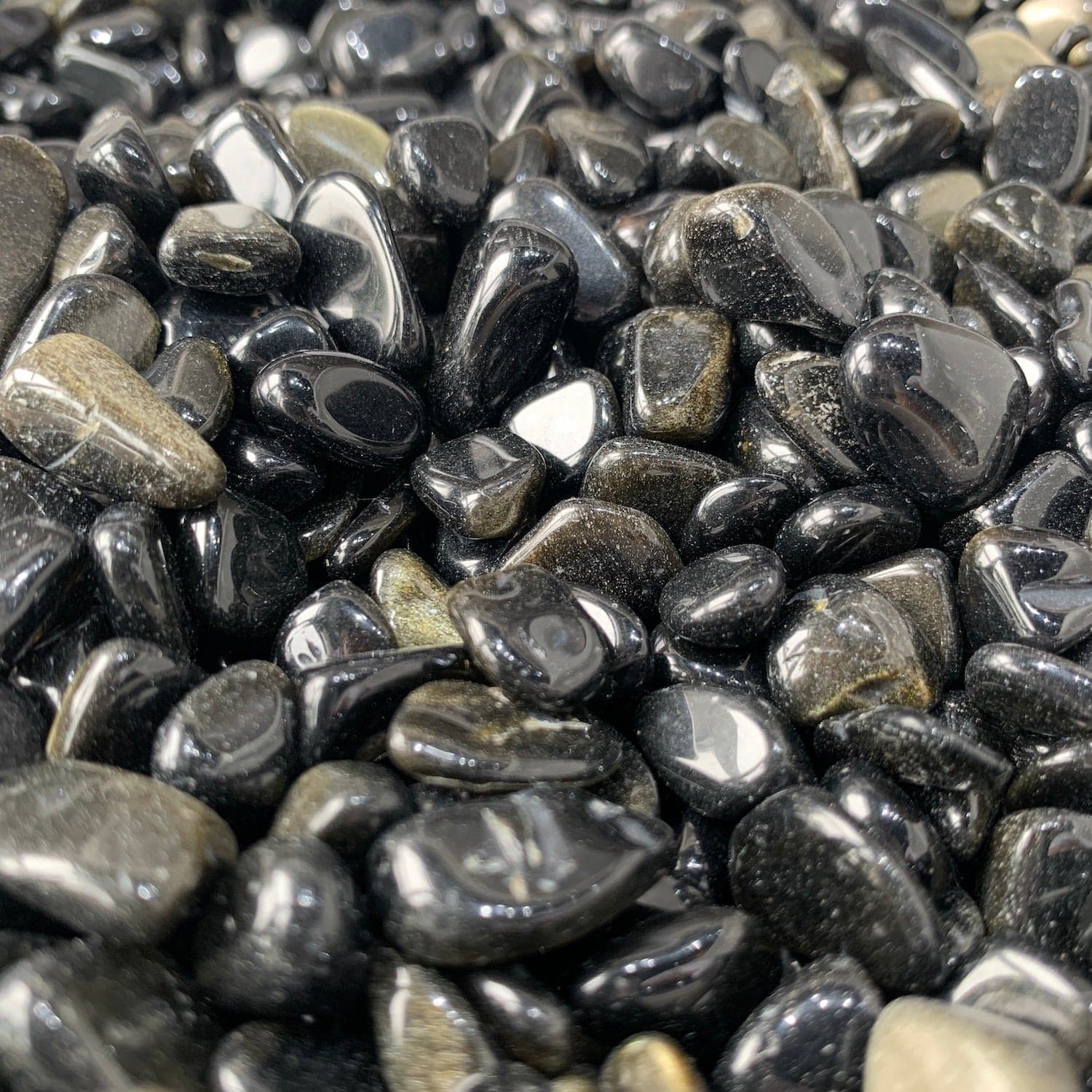 Scaglie di ossidiana dorata