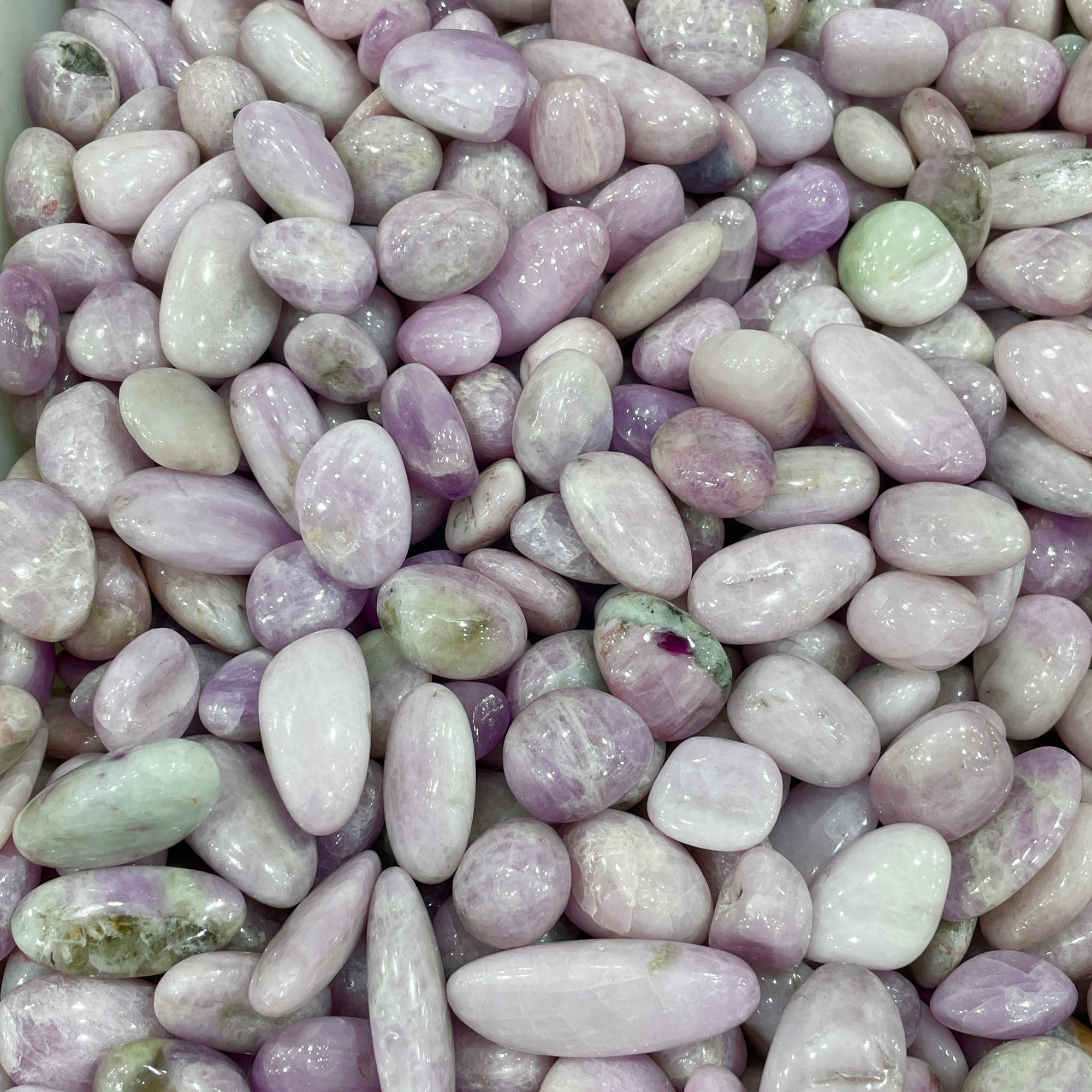 Pietra levigata di Kunzite