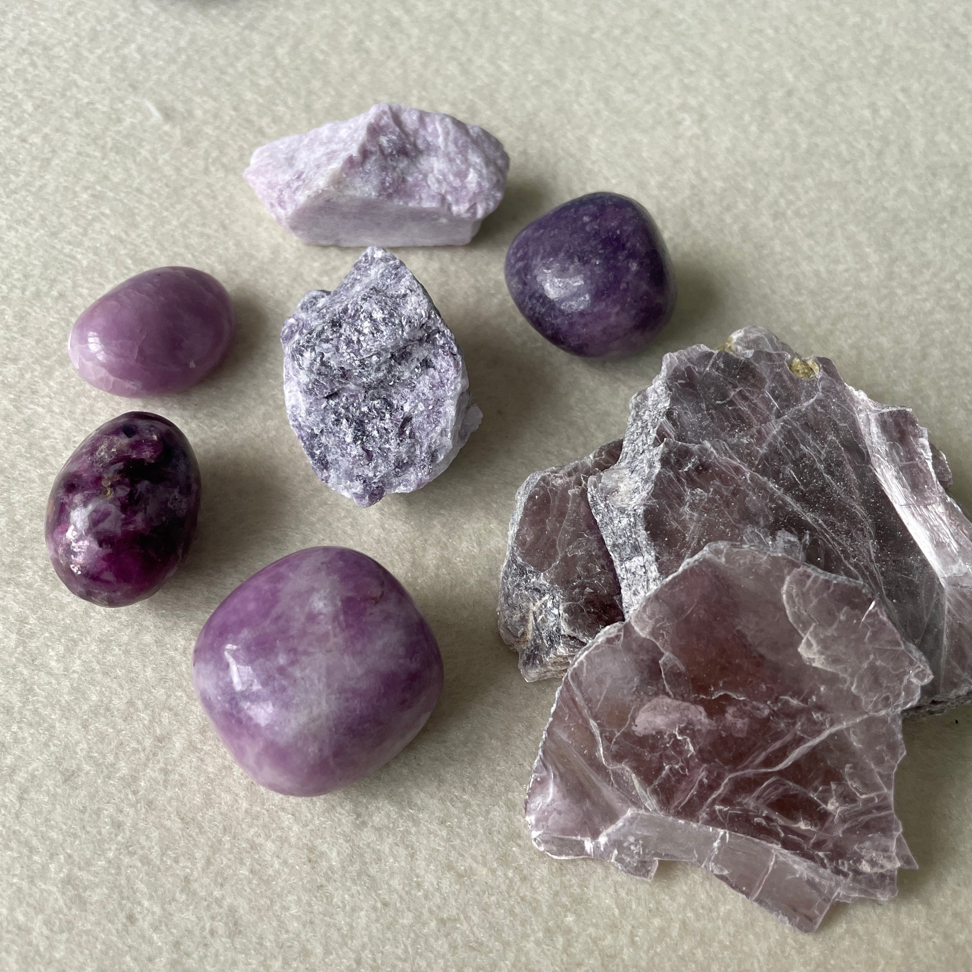 what's the different between purple mica and lepidolite?