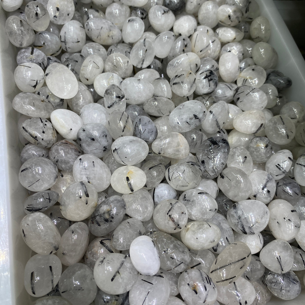 black_tourmaline_in_quartz_tumbled_stone_2-3cm_size