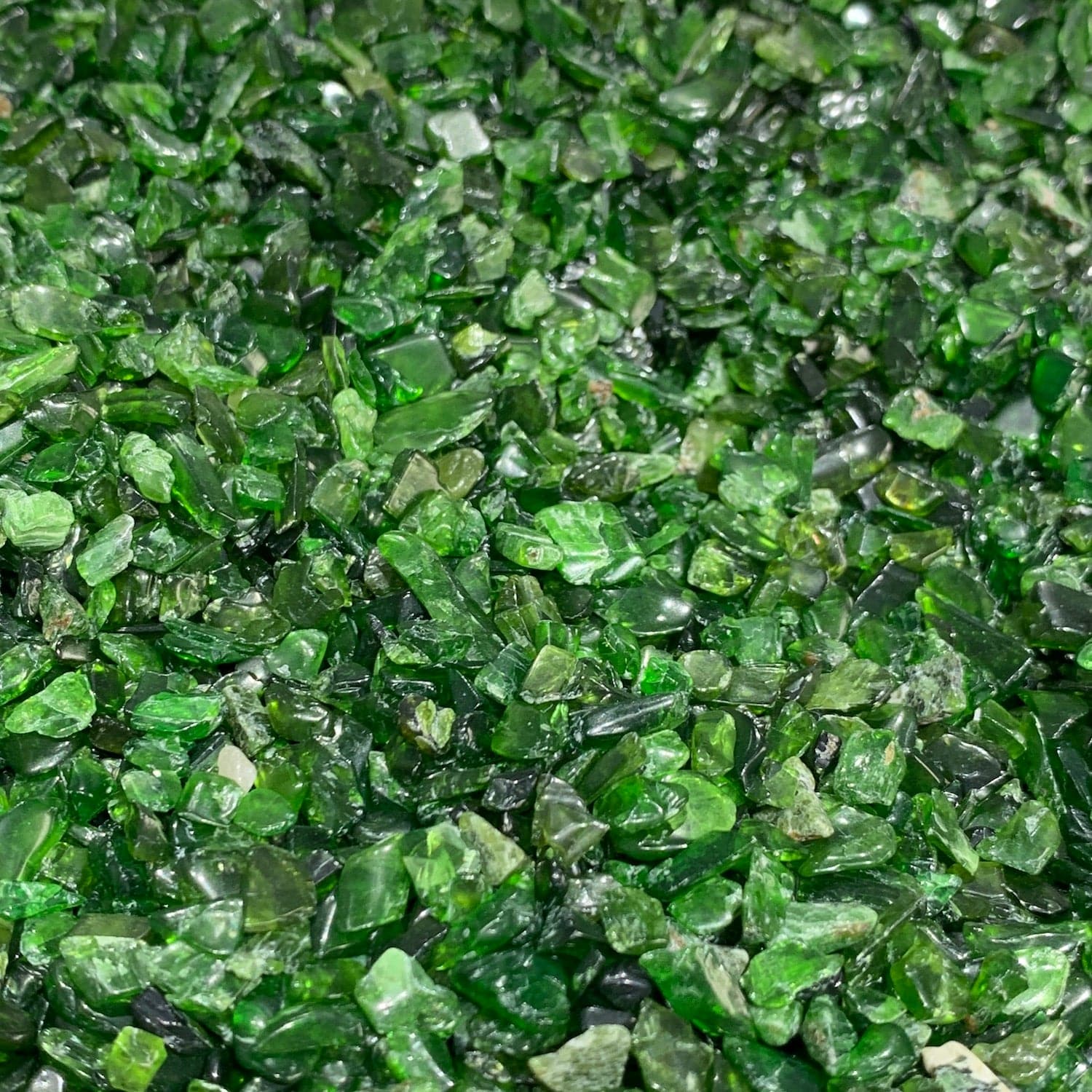 Chrome Diopside Chips - RockZ Sourcing Hub