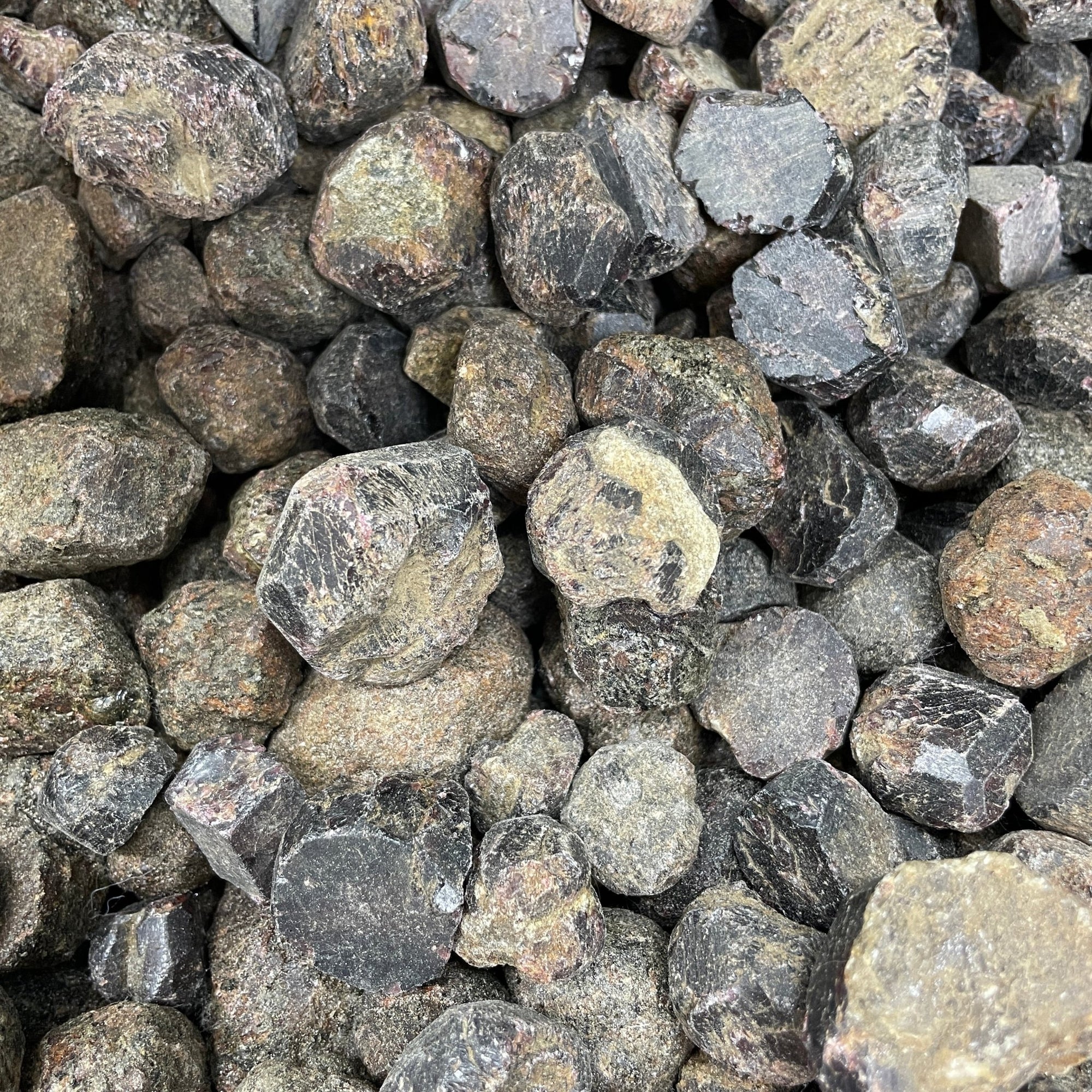 Garnet Raw - RockZ Sourcing Hub