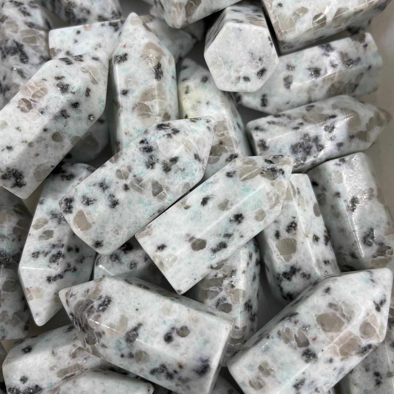 Kiwi Jasper Mini Point - RockZ Sourcing Hub