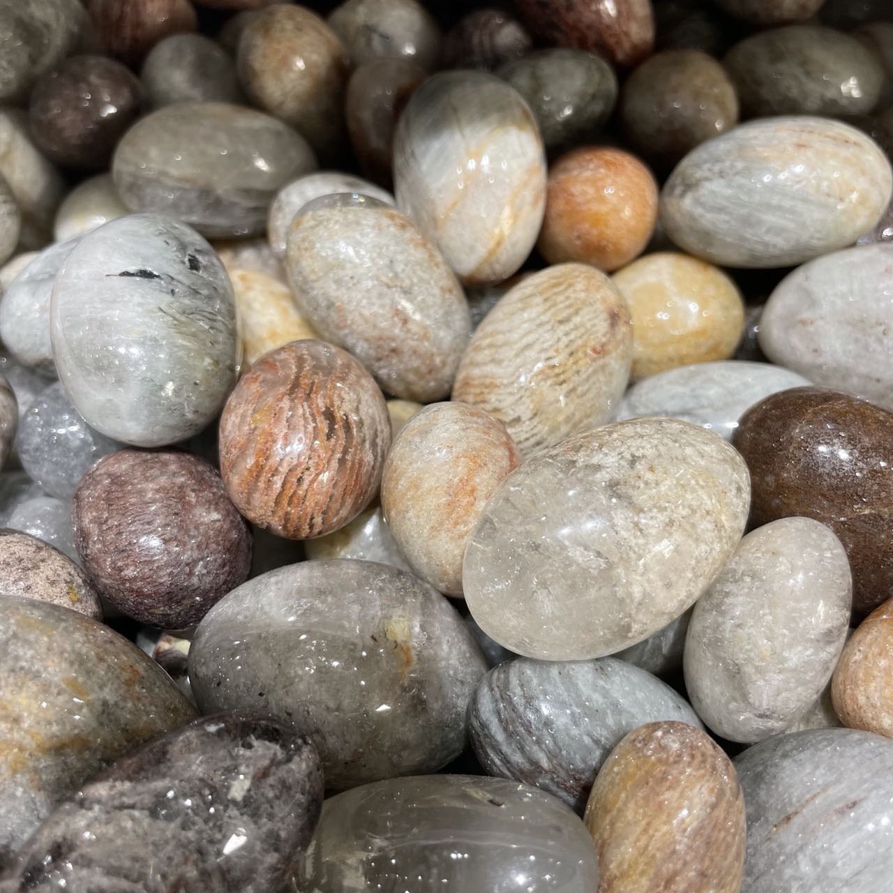 Layer Phantom Quartz Chips/Nuggets - RockZ Sourcing Hub